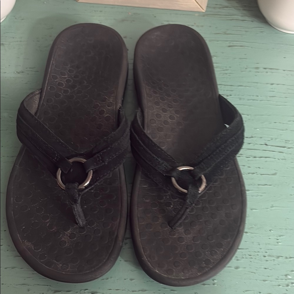 Vionic Black Ring-Accent Flip Flop Sandals